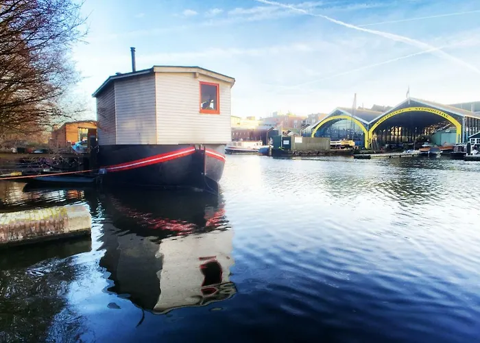Houseboat Concordia B&B